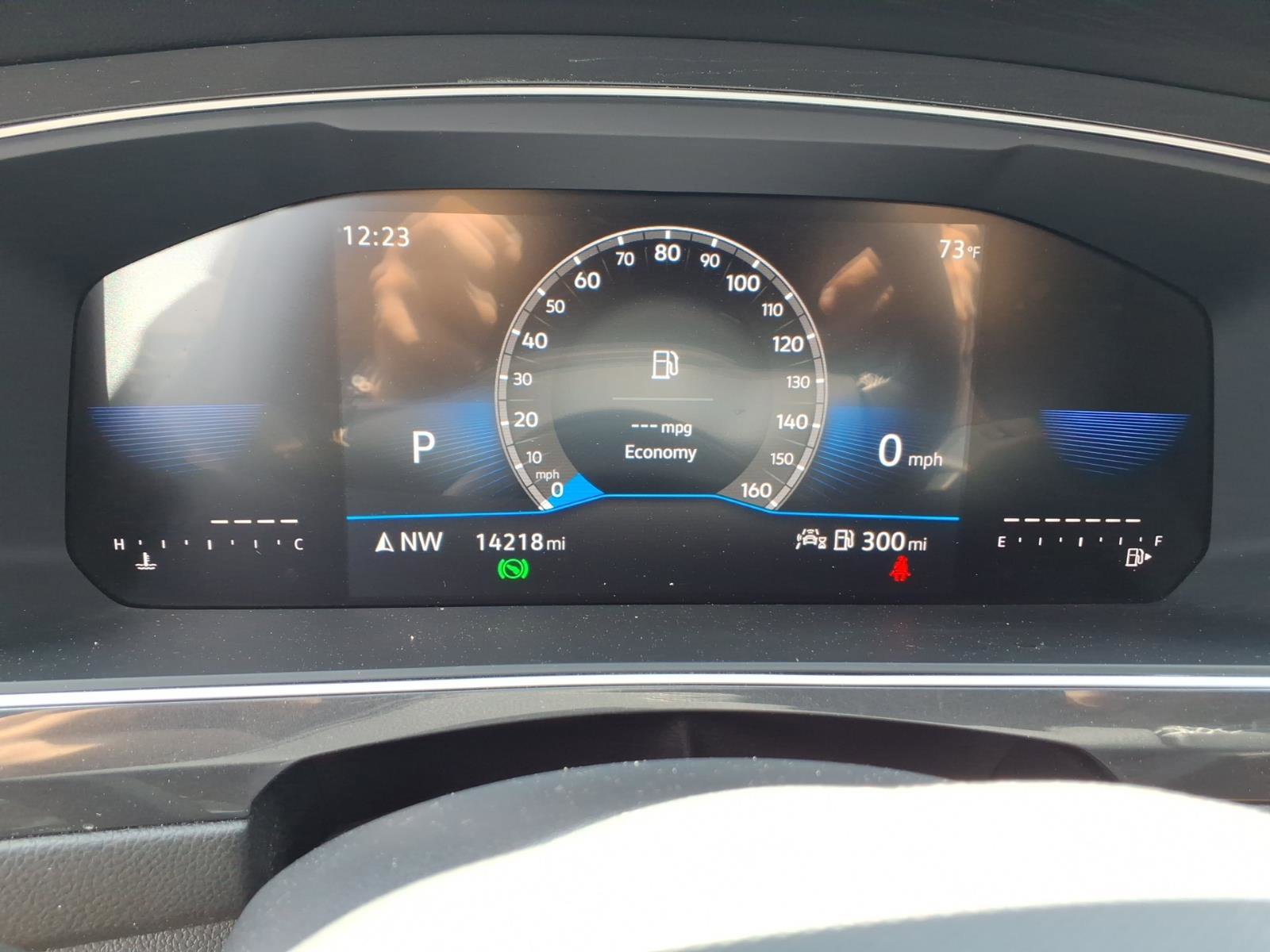 Certified 2023 Volkswagen Tiguan SE R-Line FWD image 21