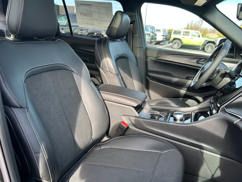 New 2025 Jeep Grand Cherokee L Altitude image 25