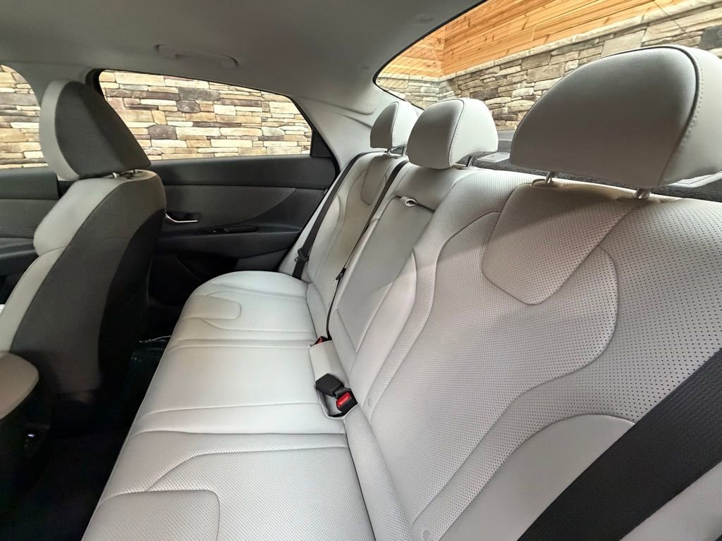 Certified 2025 Hyundai Elantra Limited image 30