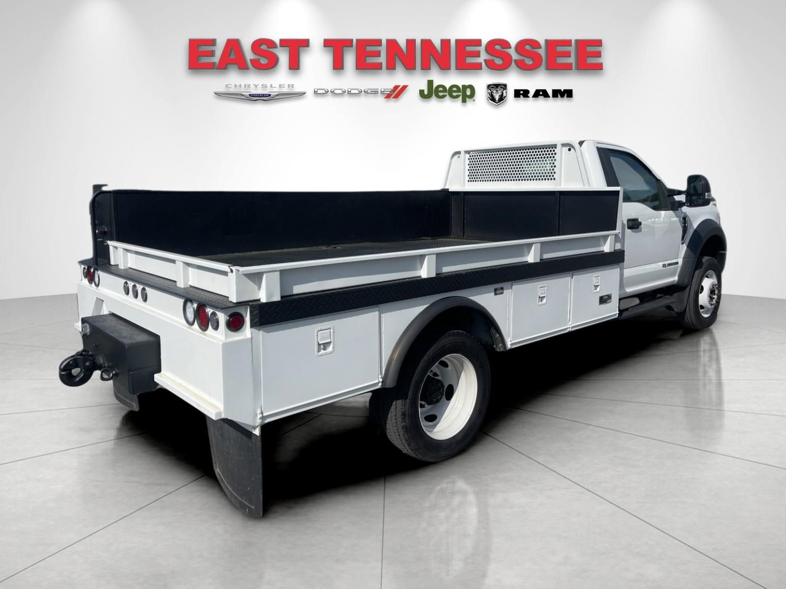 Used 2018 Ford F550 2WD Regular Cab Super Duty image 3