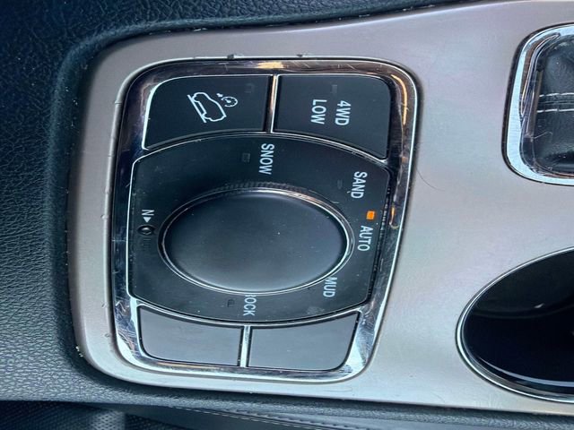 Used 2017 Jeep Grand Cherokee Limited w/ Luxury Group II image 30