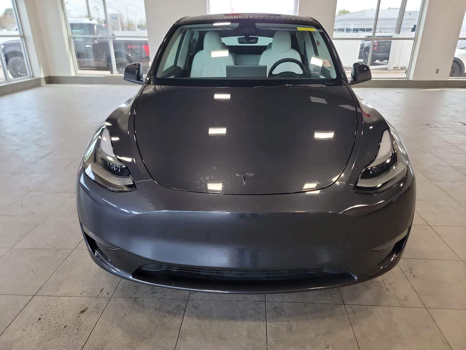 Used 2025 Tesla Model Y Long Range AWD/4WD image 3