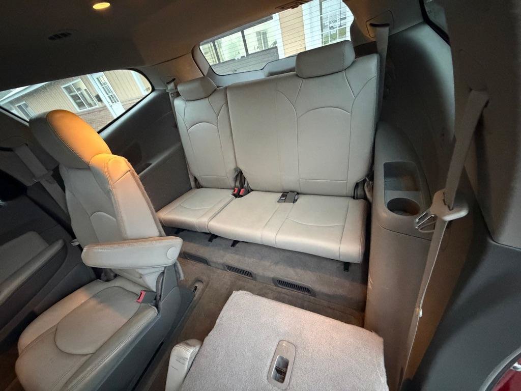 Used 2012 Chevrolet Traverse LT FWD image 15