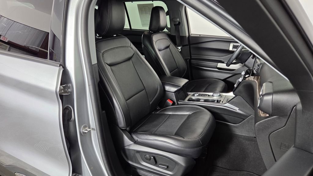 Used 2023 Ford Explorer Limited w/ Equipment Group 301A image 40