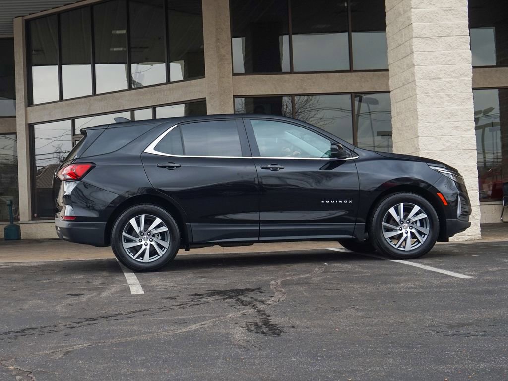 Used 2024 Chevrolet Equinox LT image 2
