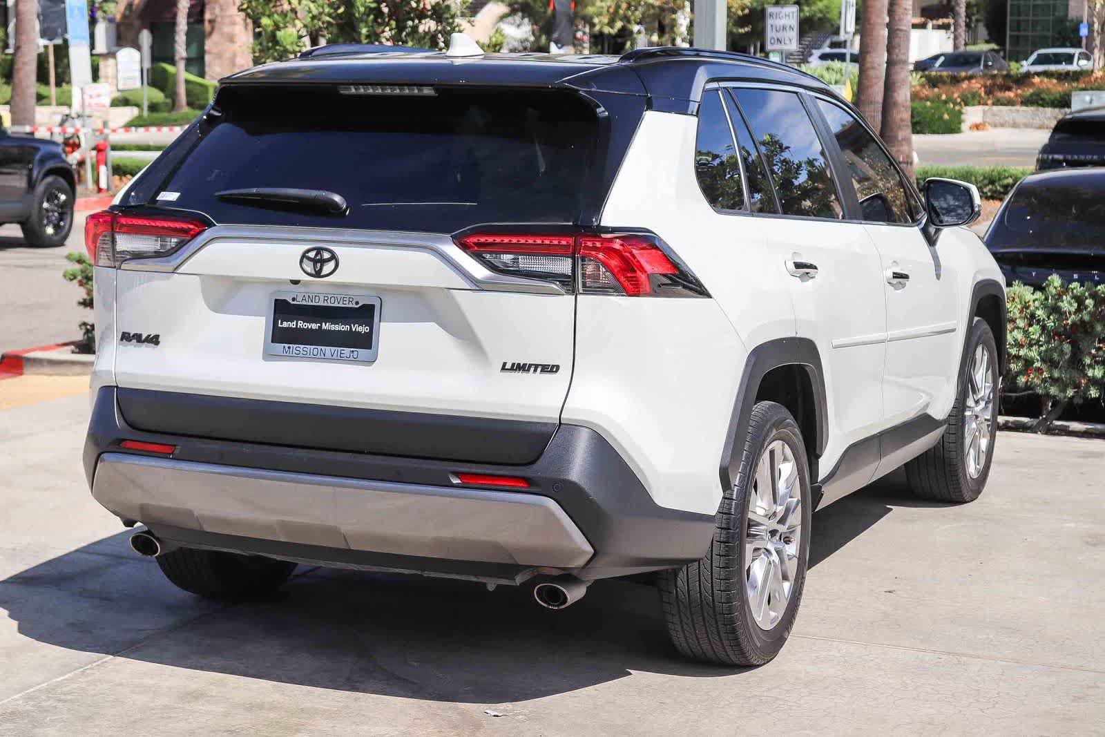 Used 2020 Toyota RAV4 Limited FWD image 6