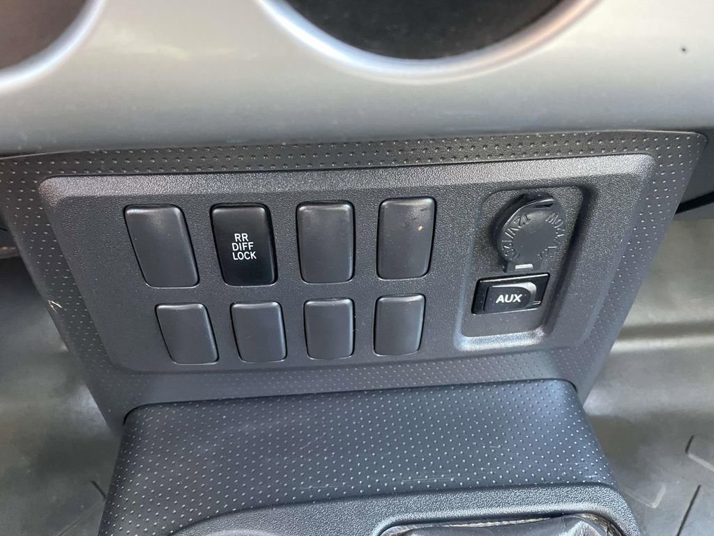 Used 2007 Toyota FJ Cruiser 4WD image 39