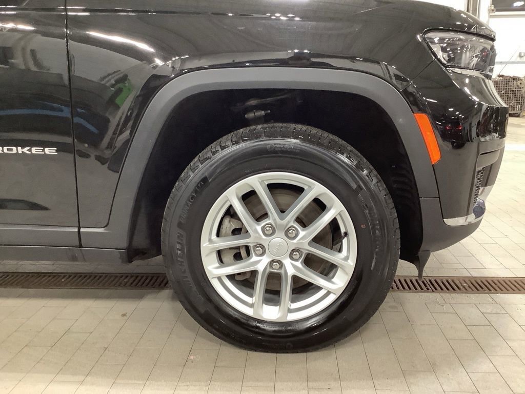 Used 2024 Jeep Grand Cherokee L Laredo image 12