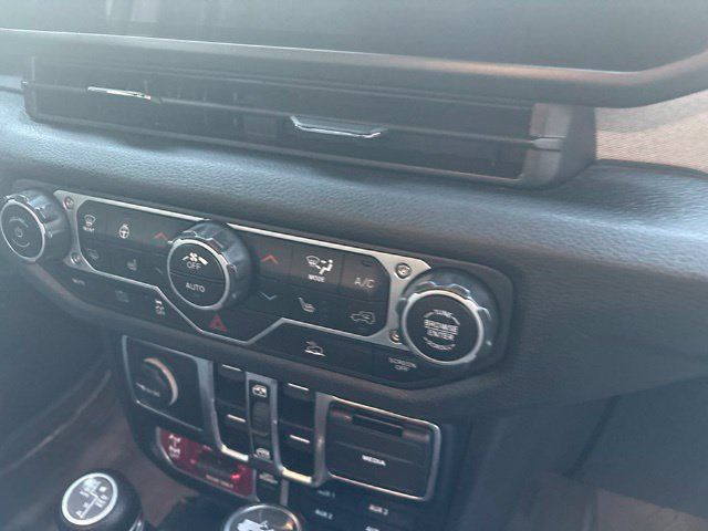 Used 2024 Jeep Wrangler Unlimited AWD/4WD image 19