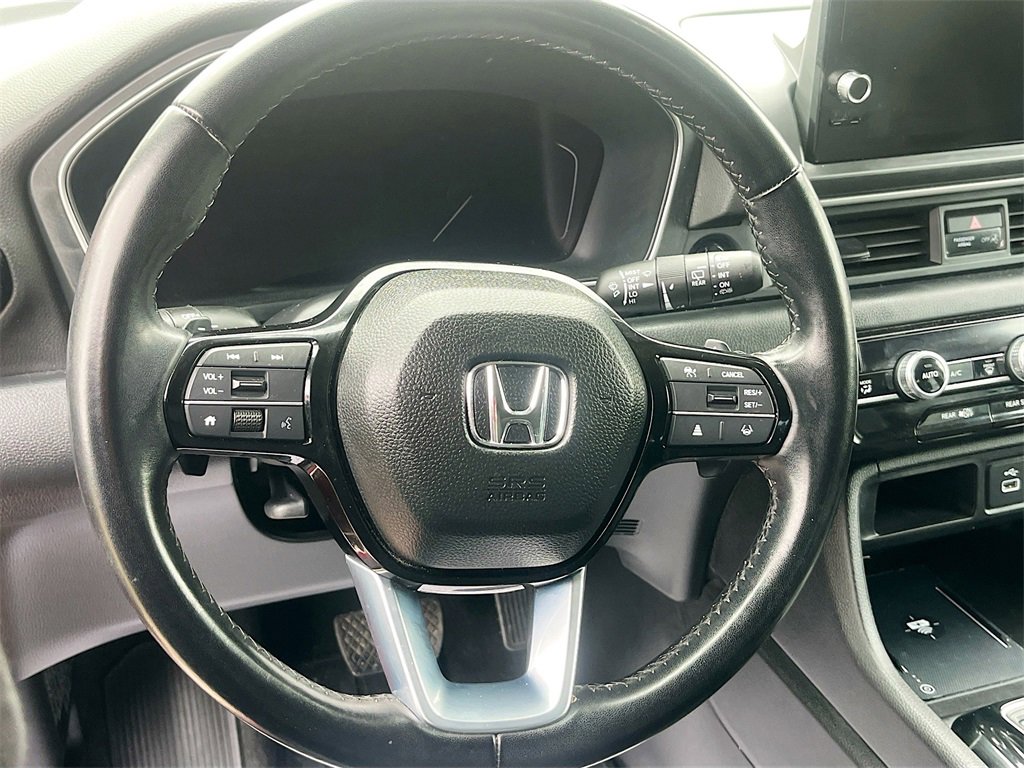 Used 2023 Honda Pilot Touring image 11