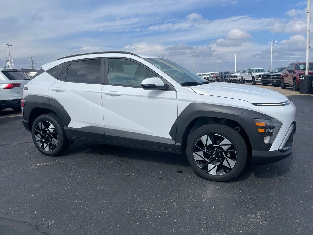 Used 2025 Hyundai Kona SEL image 2