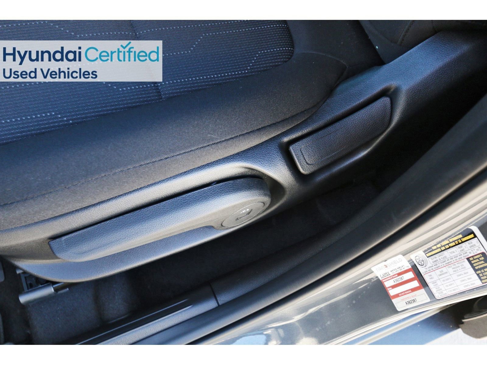 Certified 2025 Hyundai Venue SE image 28