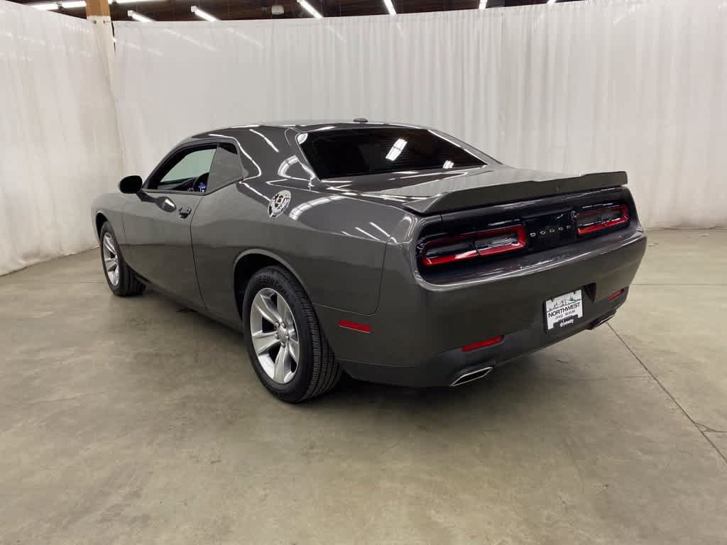Used 2022 Dodge Challenger SXT RWD image 4