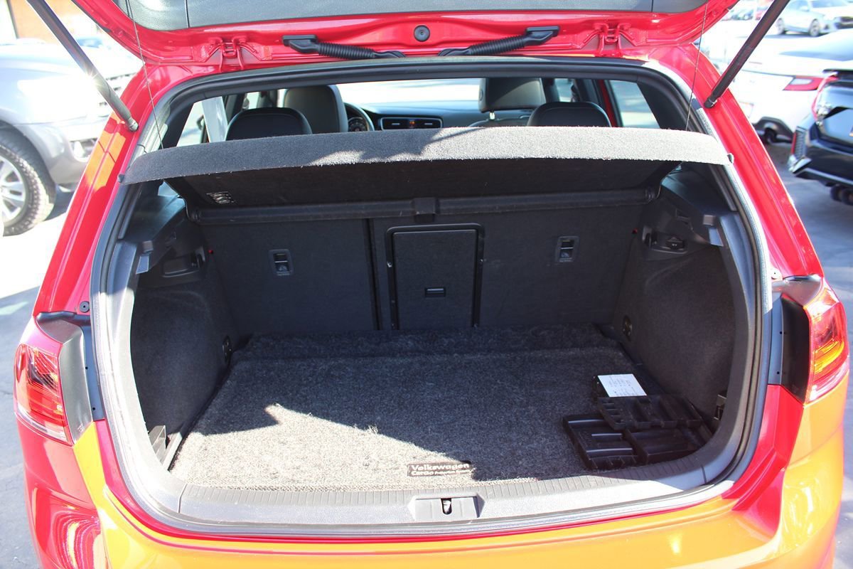 Used 2015 Volkswagen GTI SE FWD image 30