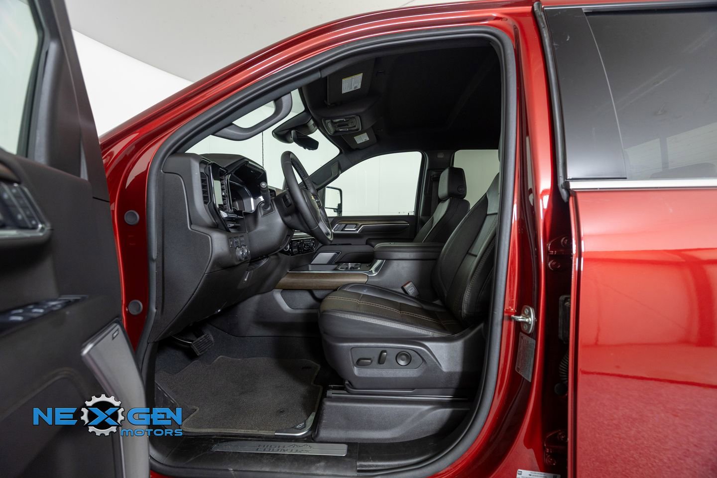 Used 2025 Chevrolet Silverado 2500 High Country w/ Technology Package image 11