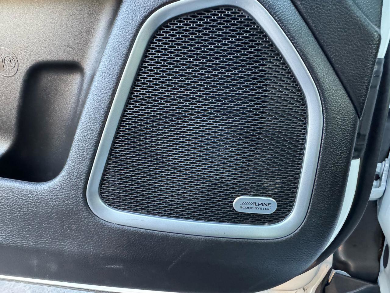 Used 2024 Jeep Compass Latitude w/ Sun and Sound Group image 15