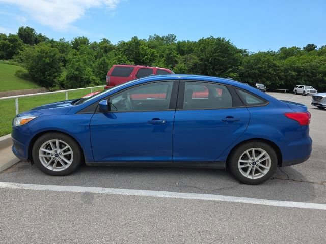 Used 2018 Ford Focus SE FWD image 2