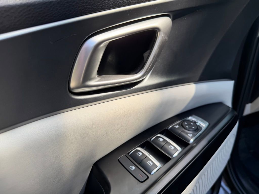 Used 2024 Kia Carnival LX image 19