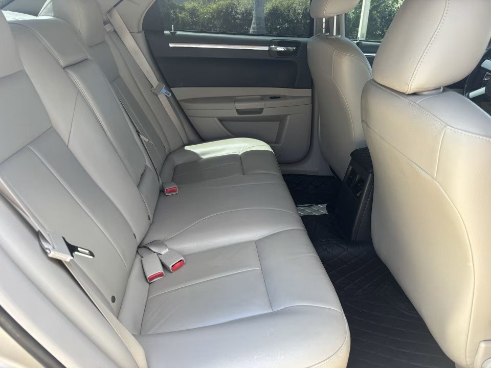 Used 2006 Chrysler 300 Touring RWD image 22