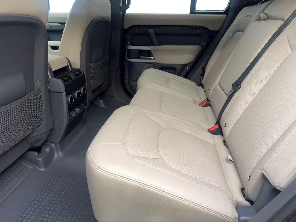 Used 2023 Land Rover Defender 110 SE AWD/4WD image 35