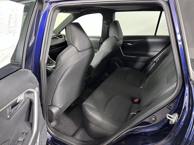 Used 2023 Toyota RAV4 SE image 16