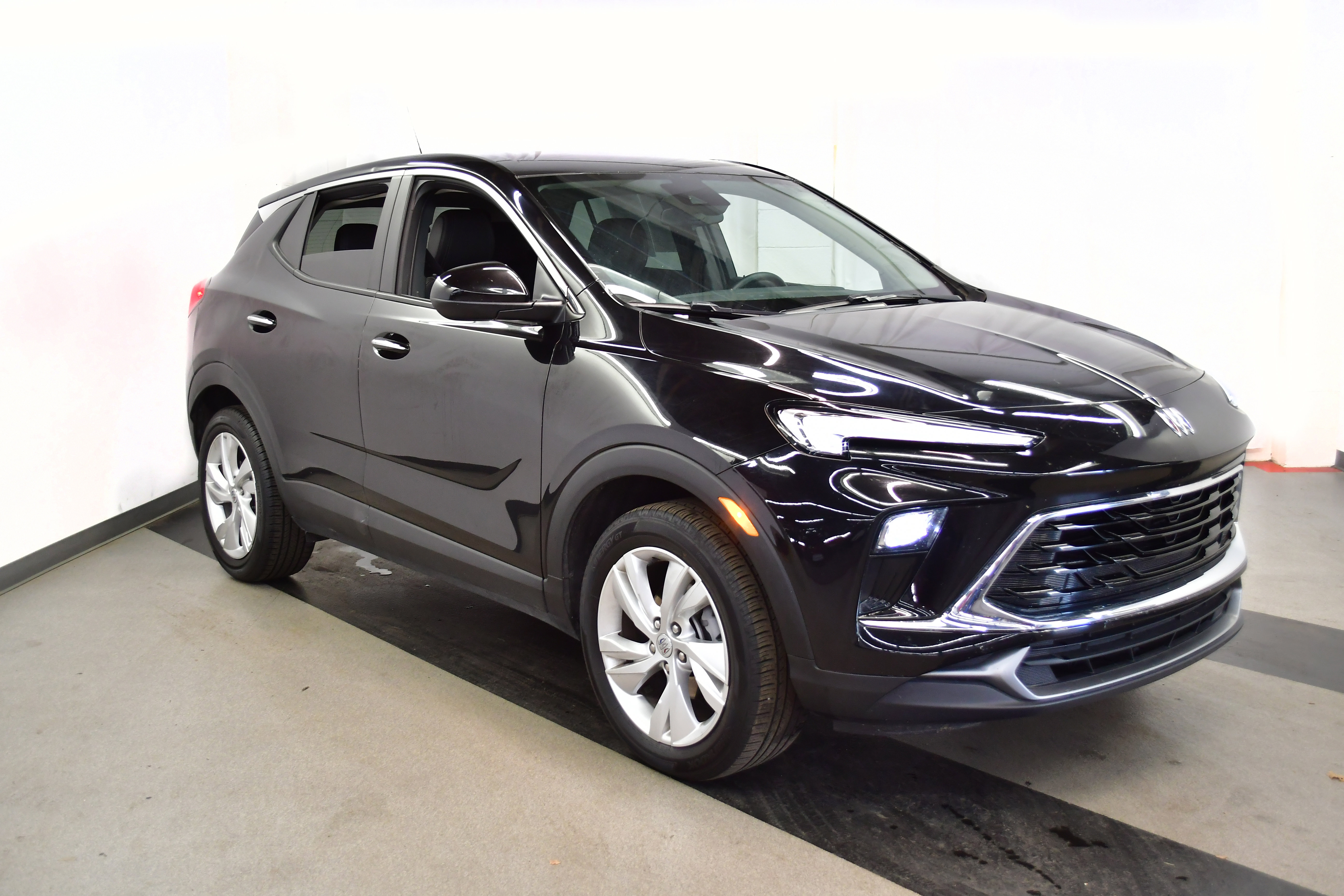 Used 2025 Buick Encore GX Preferred FWD image 2