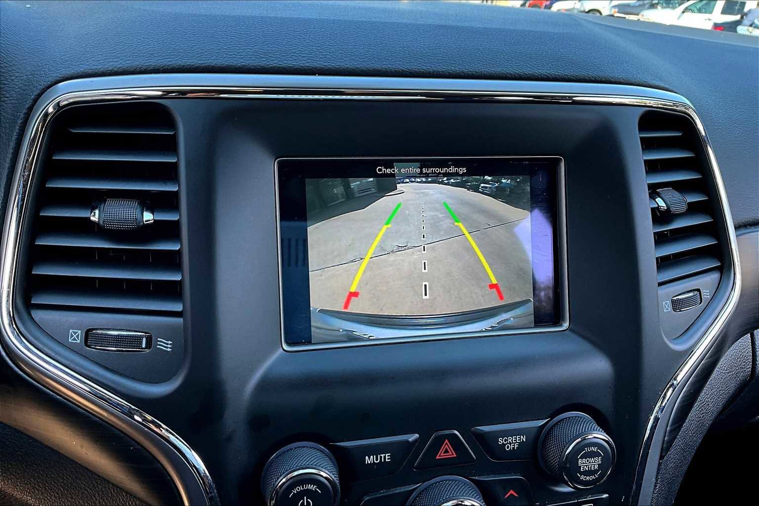 Used 2021 Jeep Grand Cherokee Laredo image 24