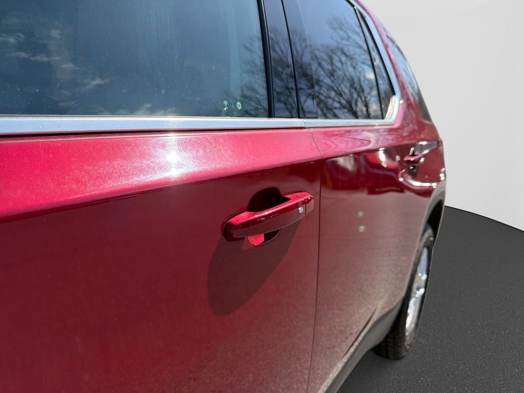 Used 2021 Chevrolet Traverse LT image 13