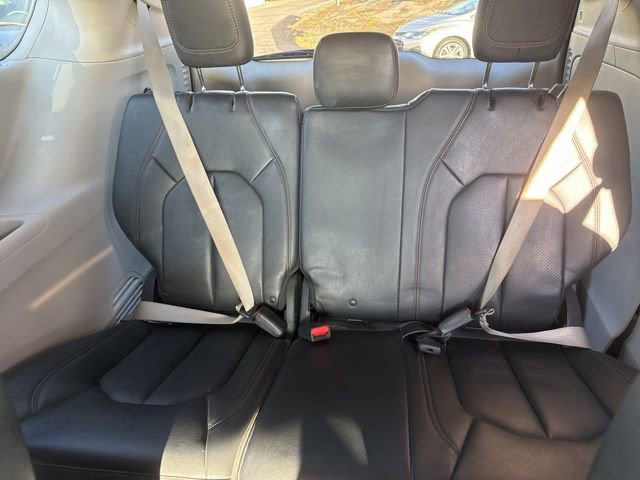 Used 2018 Chrysler Pacifica Touring-L image 12