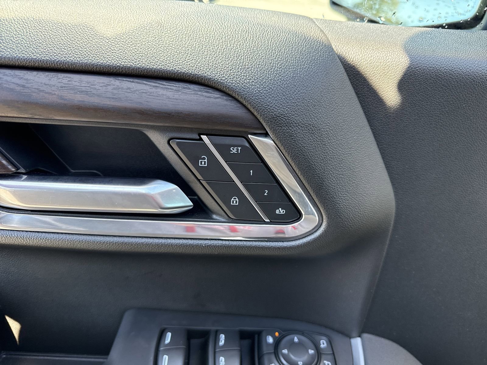 Used 2025 GMC Sierra 1500 SLT image 16