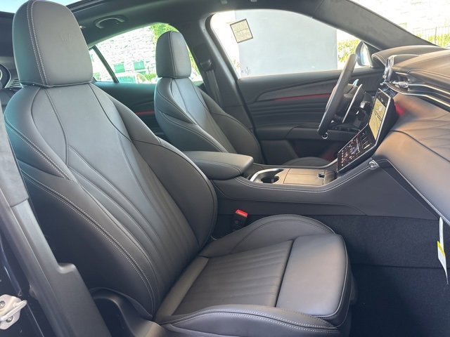 New 2025 Maserati Grecale Modena image 17