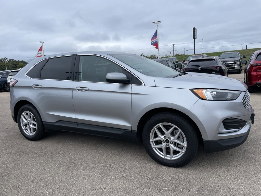 Used 2023 Ford Edge SEL image 2
