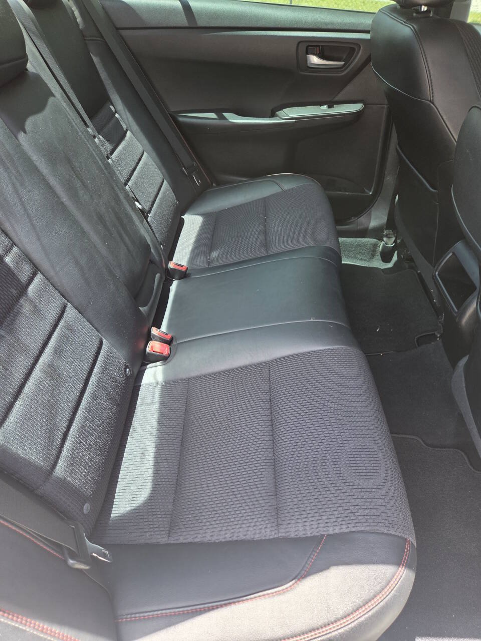Used 2017 Toyota Camry SE FWD image 2
