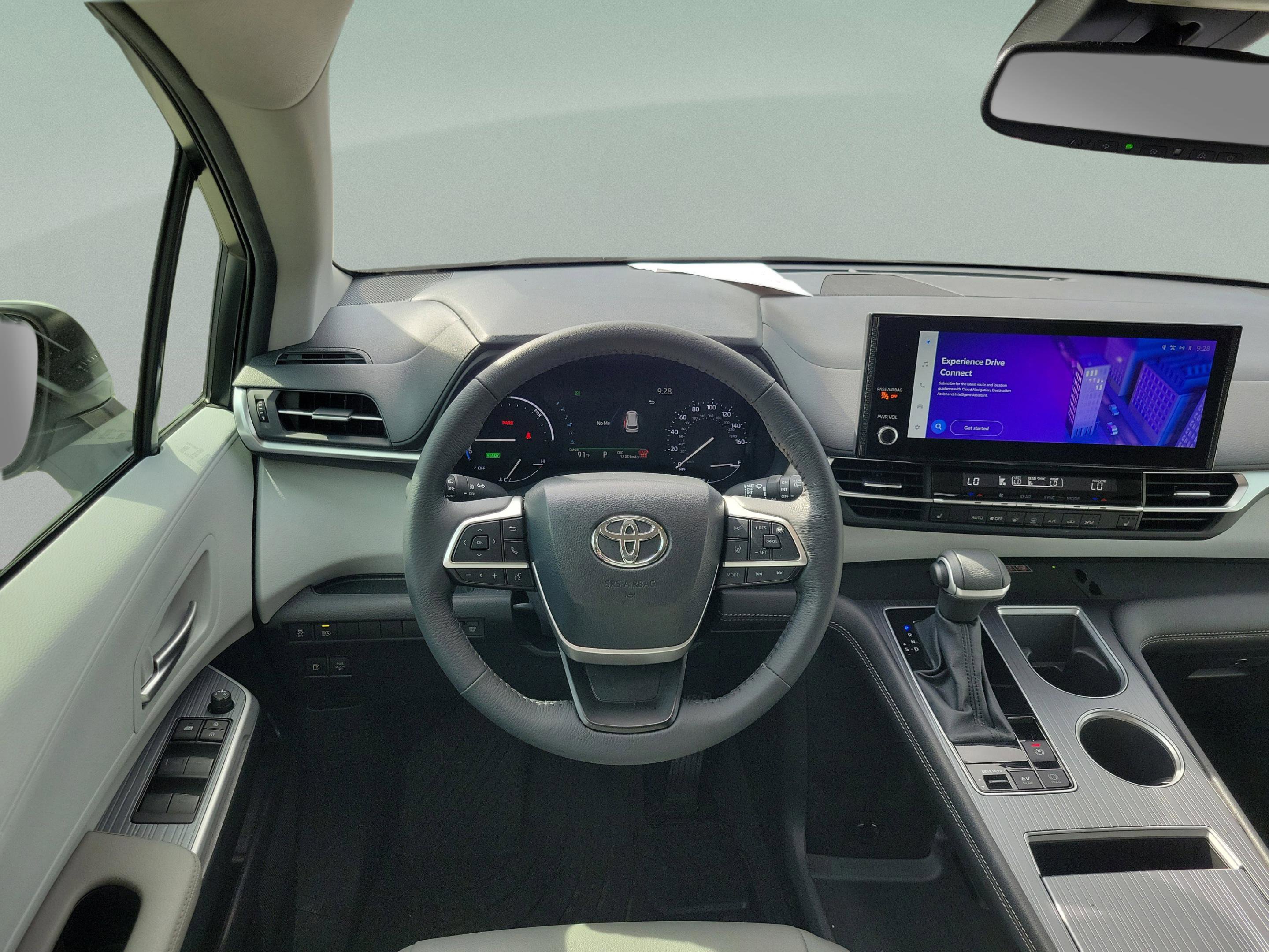 Certified 2025 Toyota Sienna XLE FWD image 9