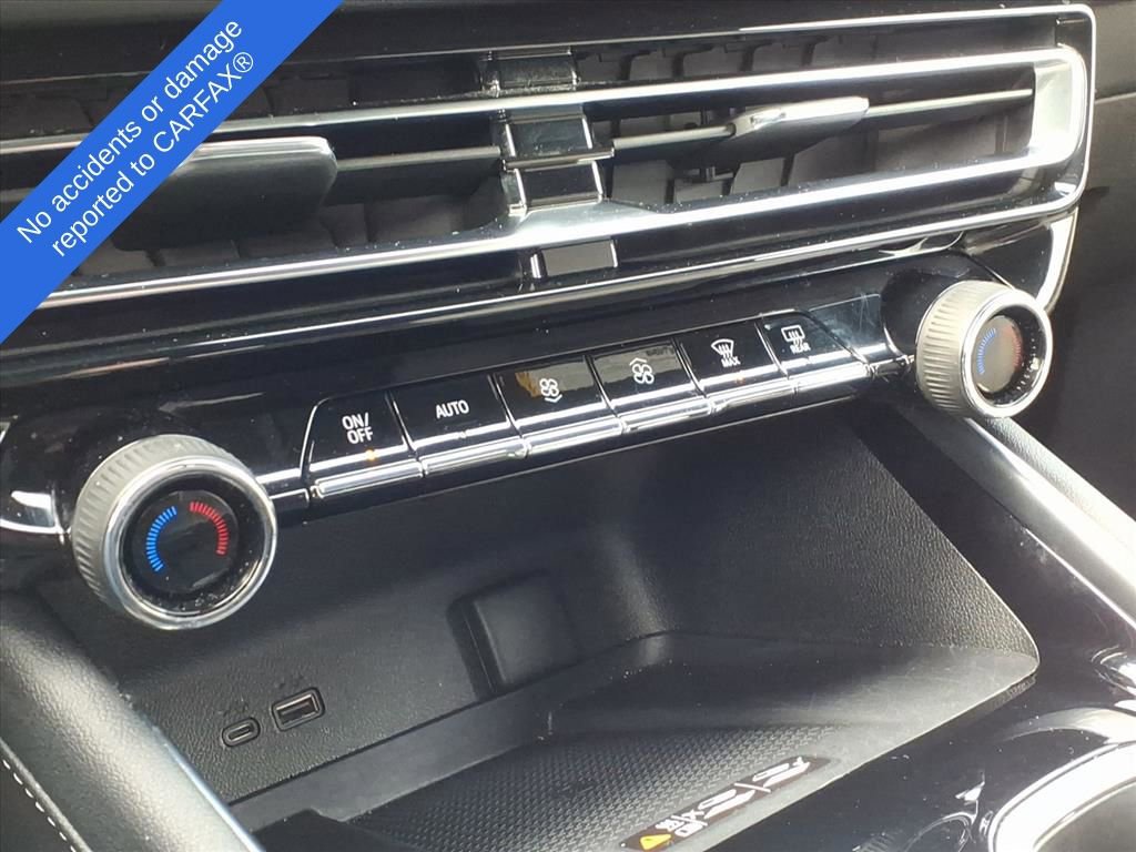 Used 2025 Chevrolet Traverse LT image 23