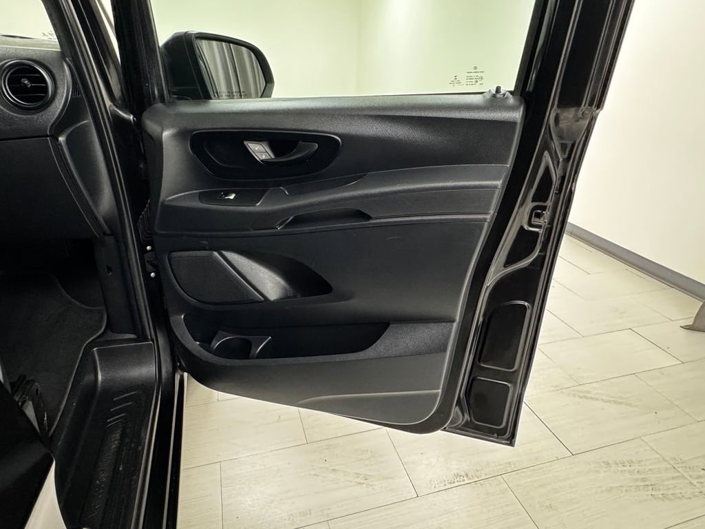 Used 2018 Mercedes-Benz Metris Passenger image 16