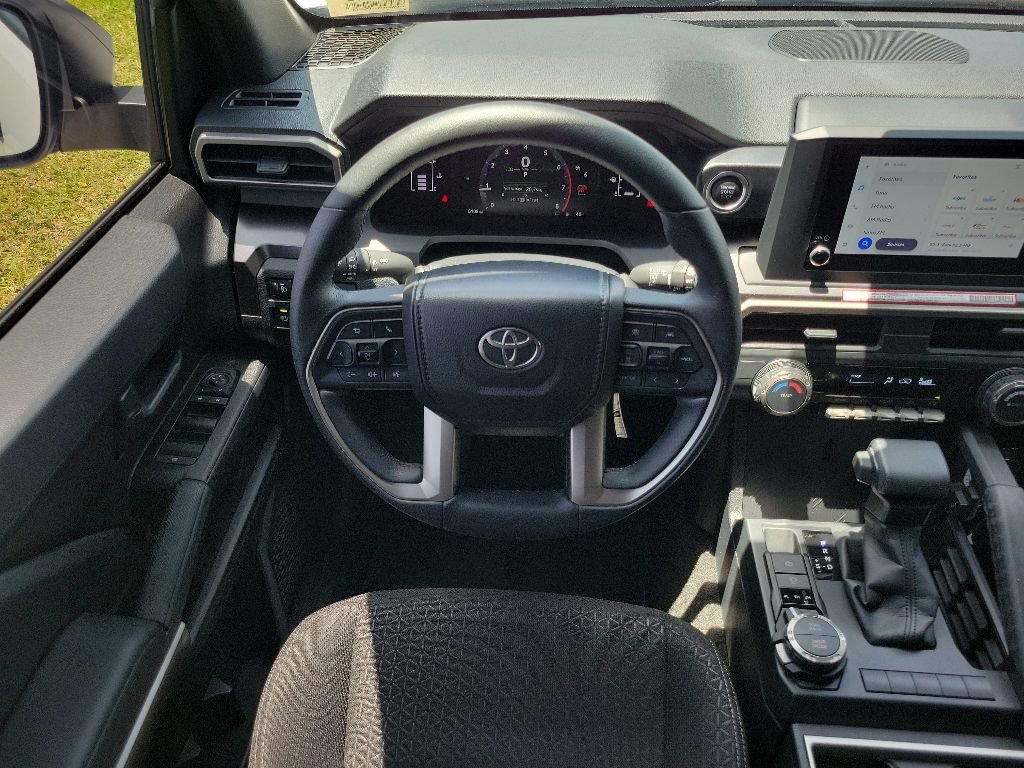 Used 2025 Toyota 4Runner SR5 AWD/4WD image 11