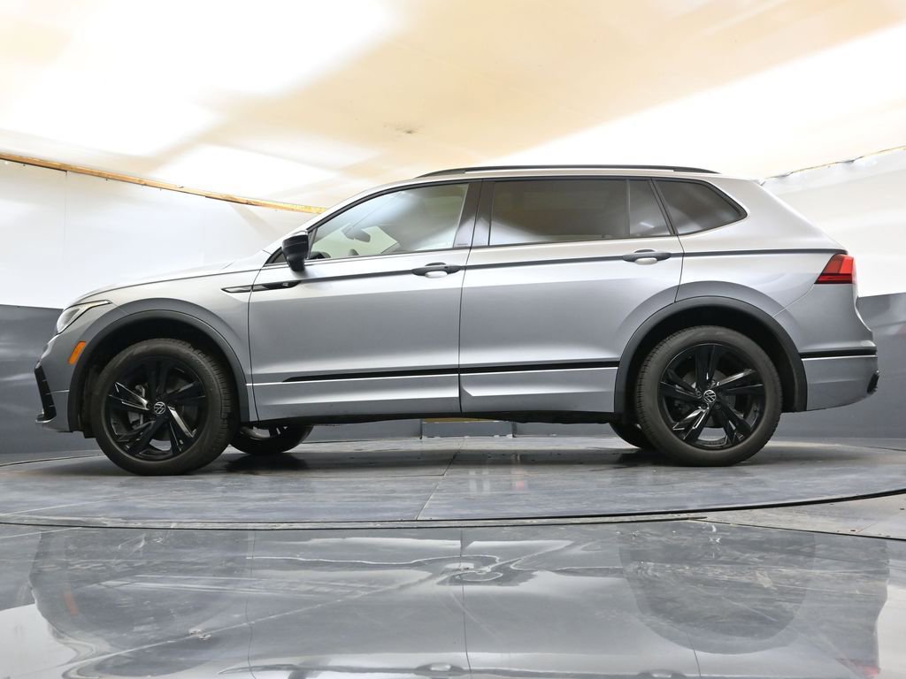 Used 2024 Volkswagen Tiguan SE R-Line AWD/4WD image 32