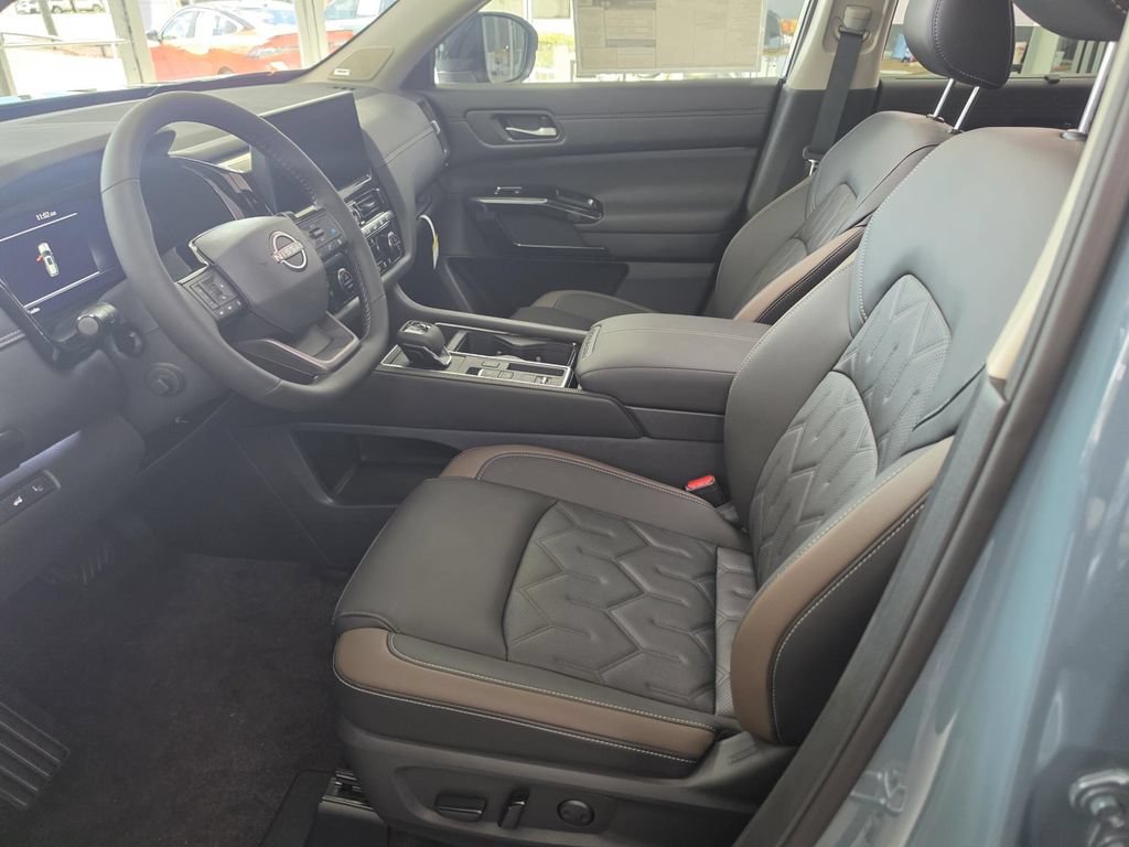 New 2026 Nissan Pathfinder Platinum FWD image 10