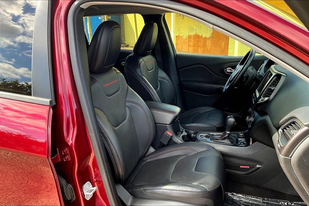 Used 2019 Jeep Cherokee Trailhawk AWD/4WD image 10