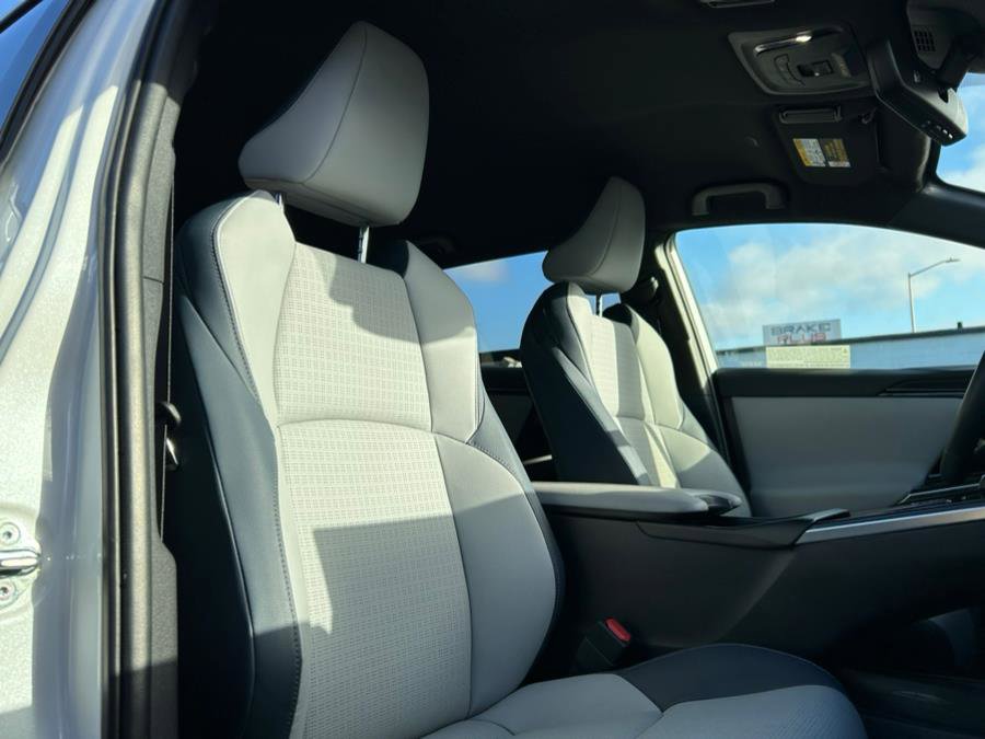 Used 2023 Subaru Solterra AWD image 32