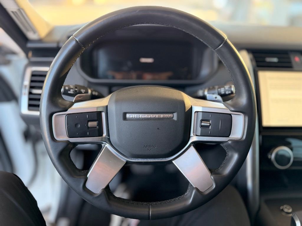 Used 2024 Land Rover Discovery S image 6