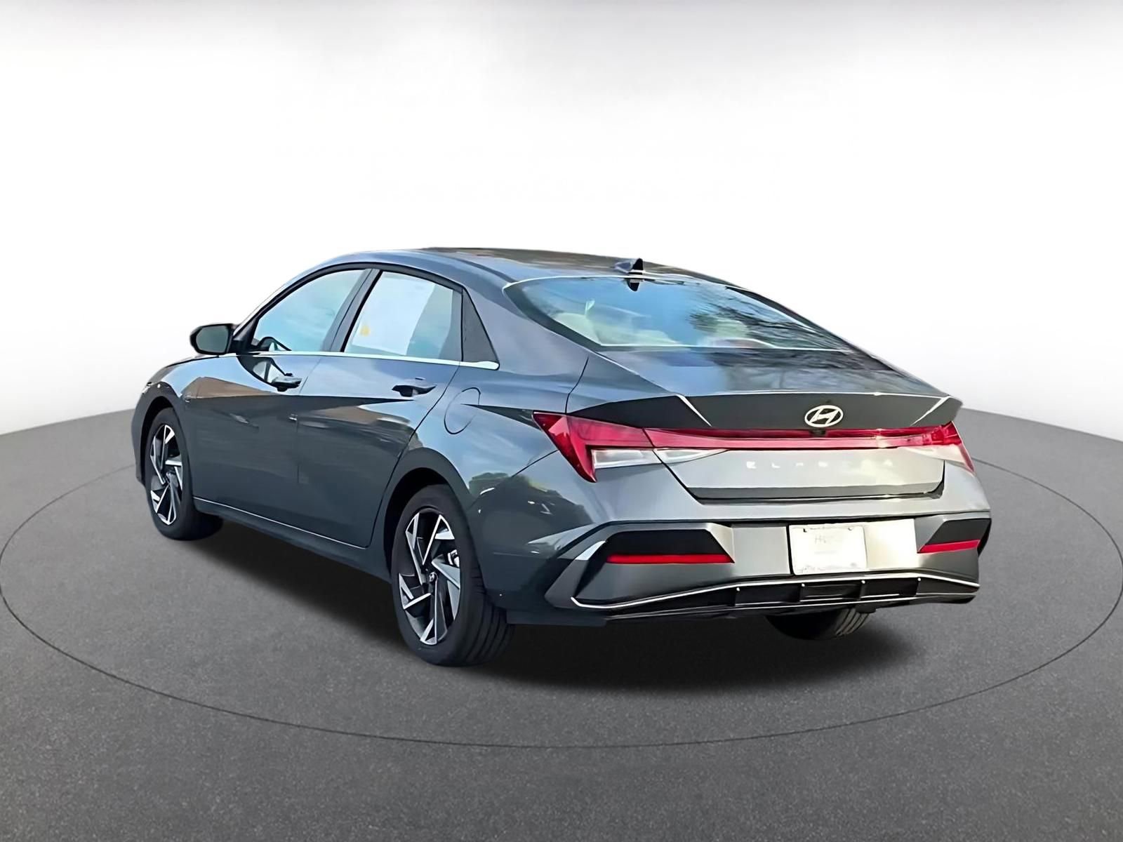 Used 2025 Hyundai Elantra SEL image 11