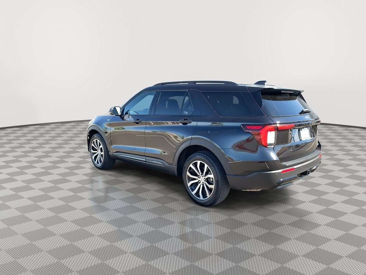Used 2025 Ford Explorer ST-Line AWD/4WD image 5