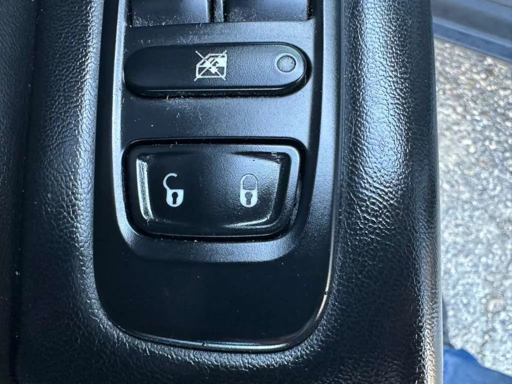 Used 2018 Jeep Compass Latitude image 21