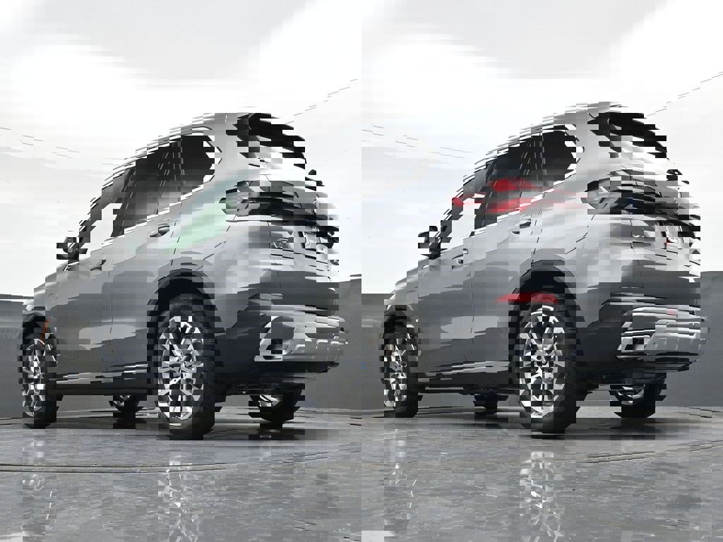 Used 2026 BMW X5 xDrive50e w/ Climate Comfort Package image 29