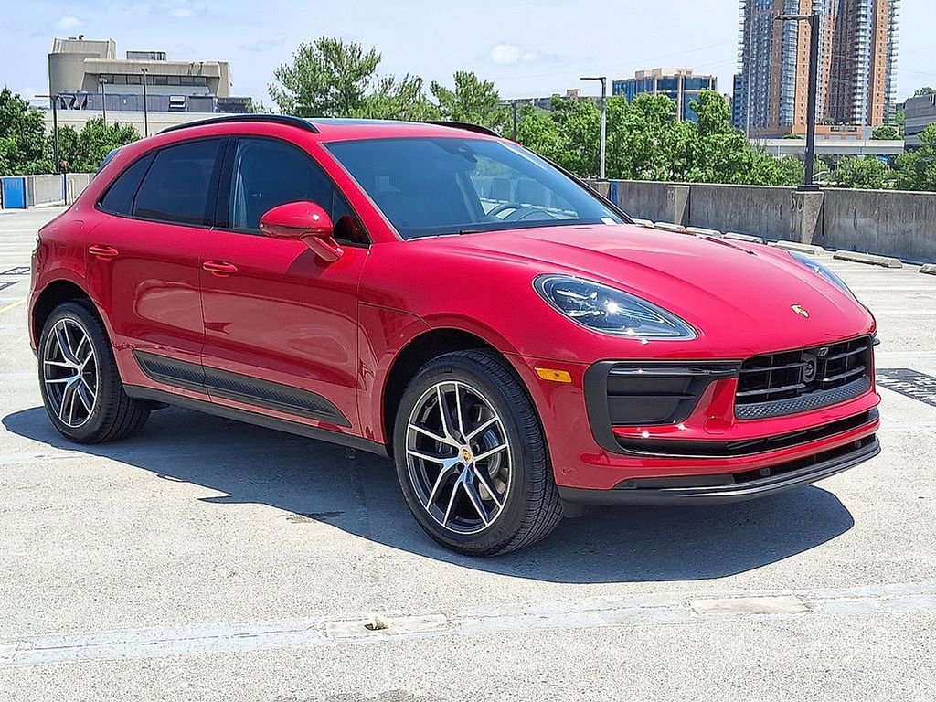 Used 2025 Porsche Macan image 7