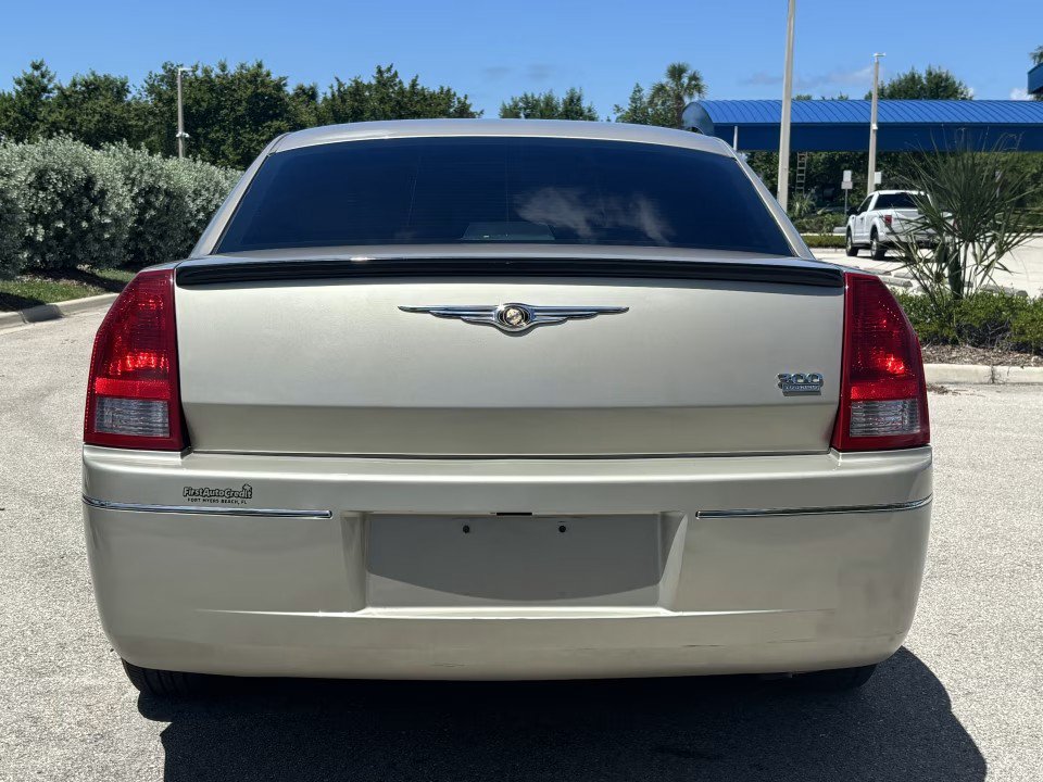 Used 2006 Chrysler 300 Touring RWD image 7