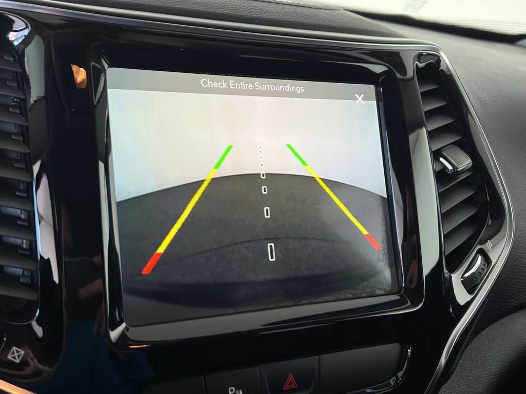 Used 2019 Jeep Cherokee Limited FWD image 37