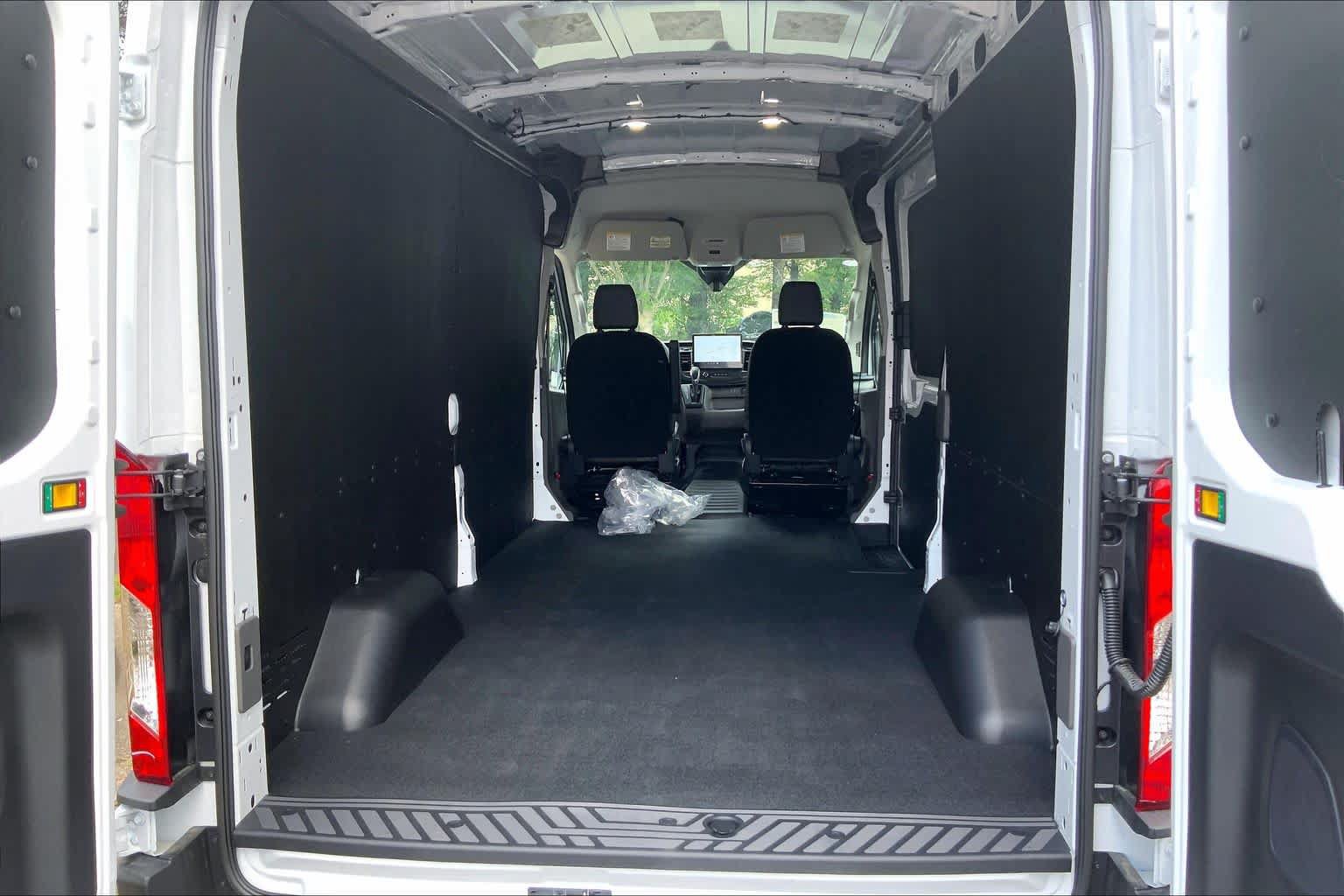 New 2026 Ford Transit 250 148 Medium Roof w/ Load Area Protection Package RWD image 18